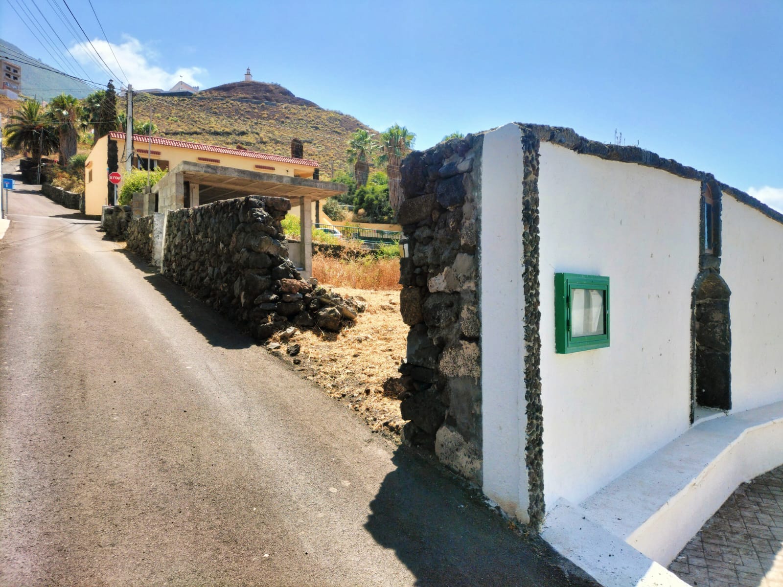 El Ayuntamiento de La Frontera adquiere un terreno de 811 metros cuadrados para ampliar el espacio público de Las Lapas